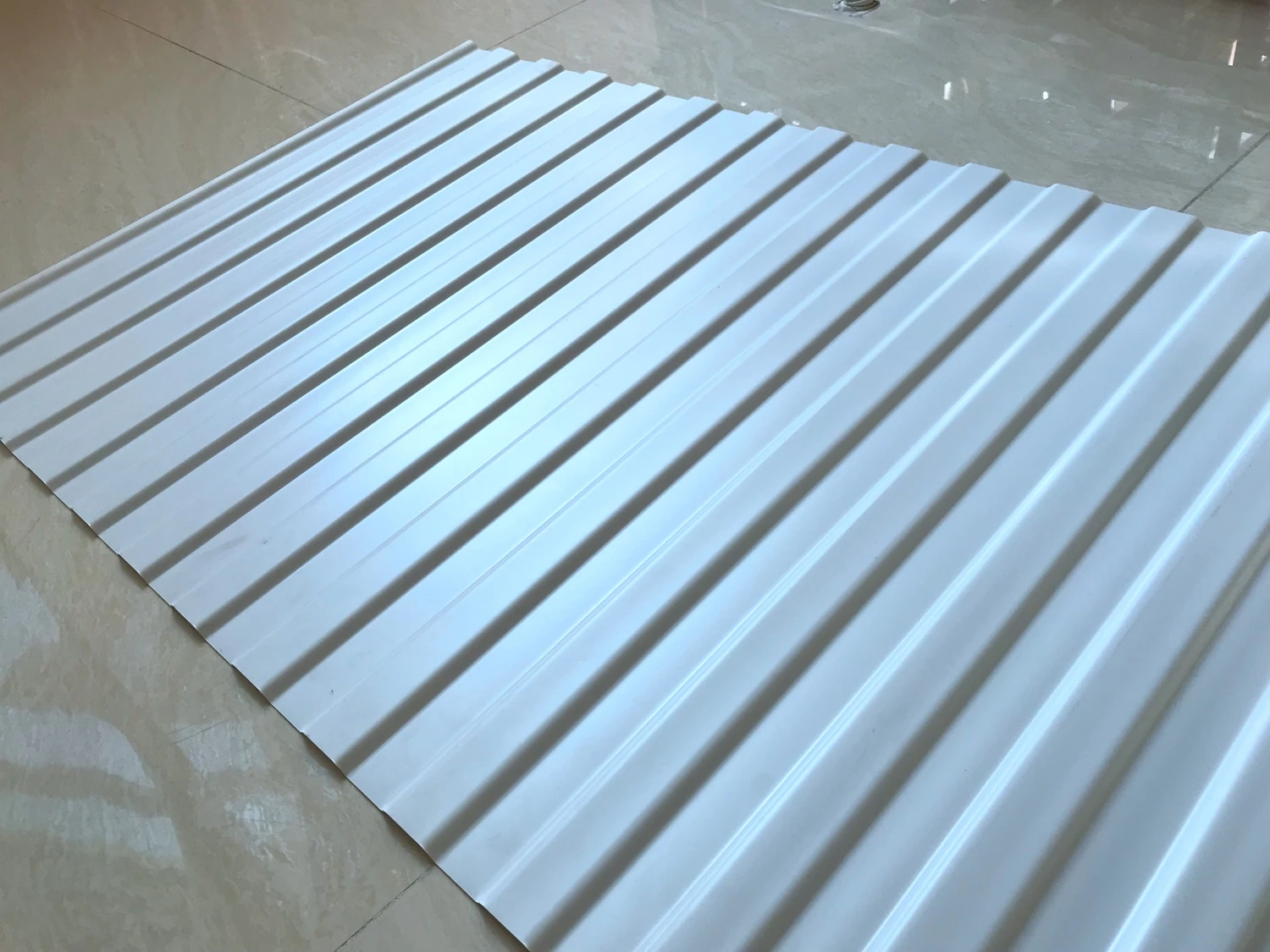 High quality China manufacturer laminate PVC roofing tile wall sheet