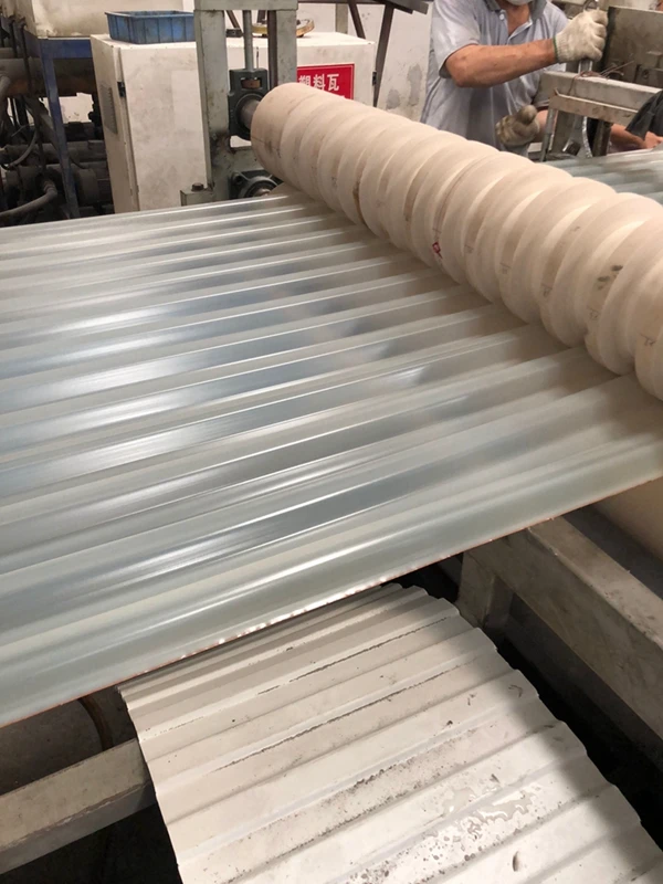 Larga vida de bajo costo en China de bajo costo de larga vida en China de PVC de plástico translúcido lámina de cubierta de peso ligero