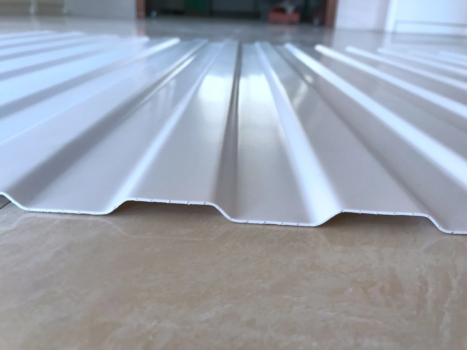 High quality China manufacturer laminate PVC roofing tile wall sheet