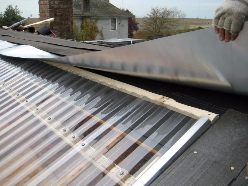 800px-solar_heating_greenhouse_south_roof_4